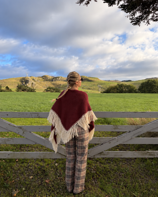 TWO-TONE WOOL SHAWL CAPE WITH FRINGES
