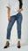 Denim + plumas blancas